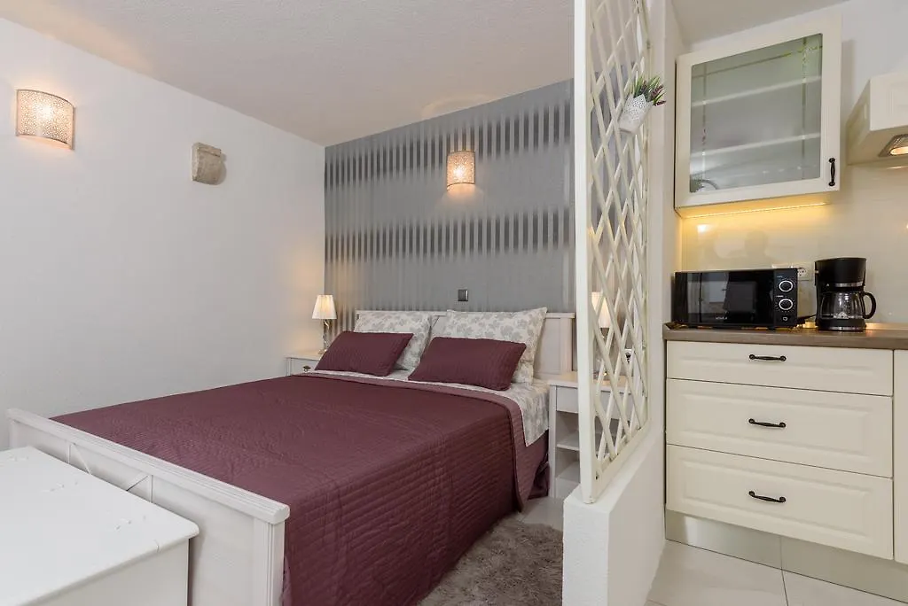 Studio Tironi 2 -Sonja Apartment Trogir