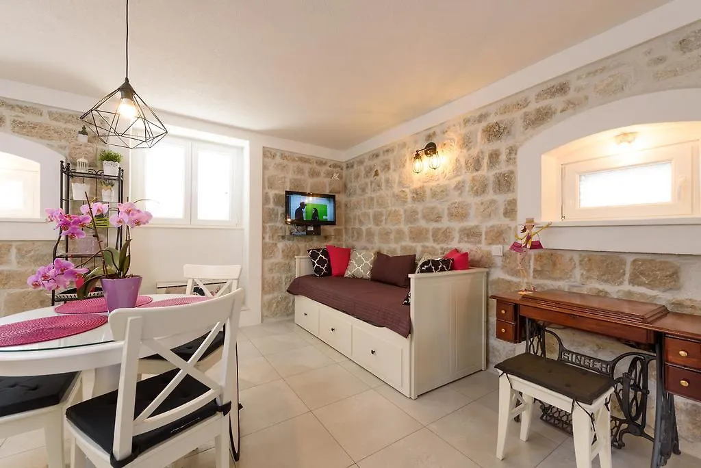 Studio Tironi 2 -Sonja Trogir Apartmán
