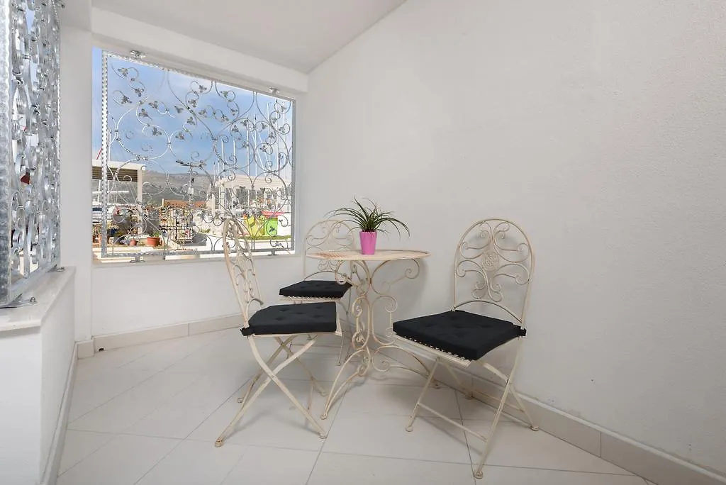 Studio Tironi 2 -Sonja Trogir