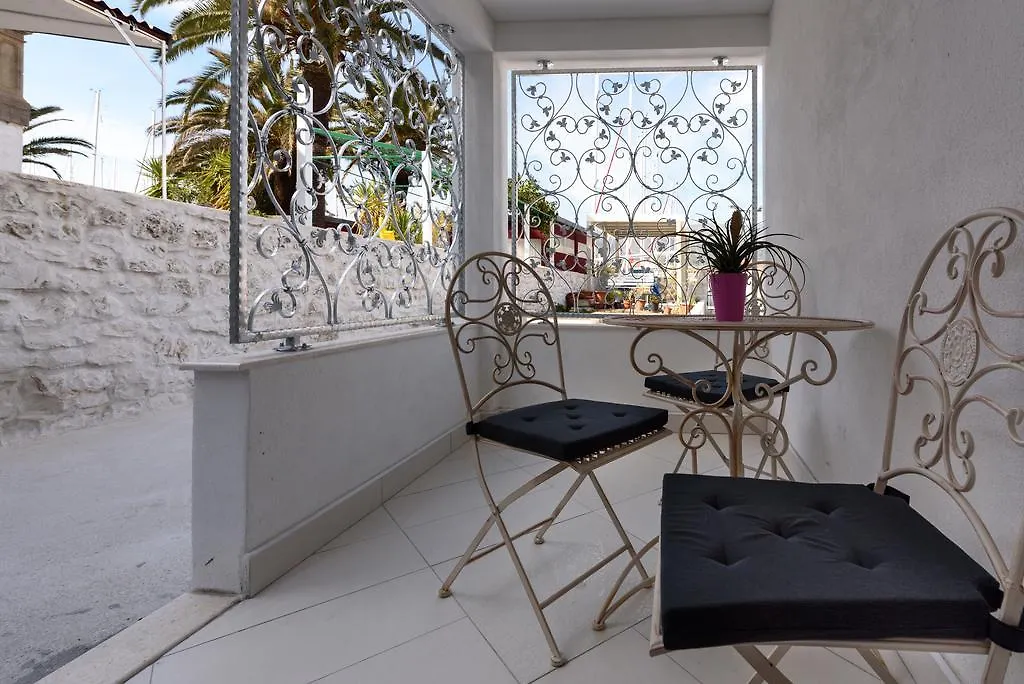 Studio Tironi 2 -Sonja Trogir
