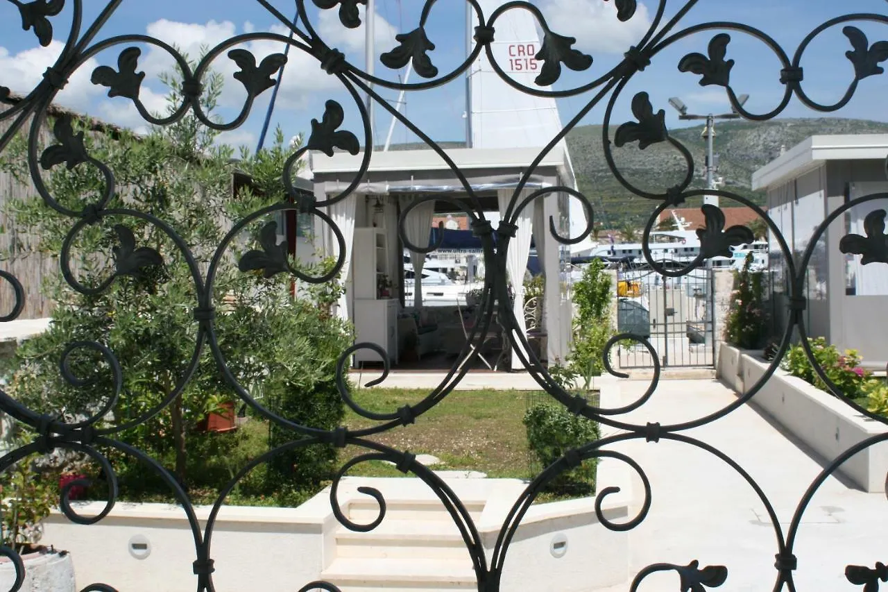 Studio Tironi 2 -Sonja Trogir Chorvatsko